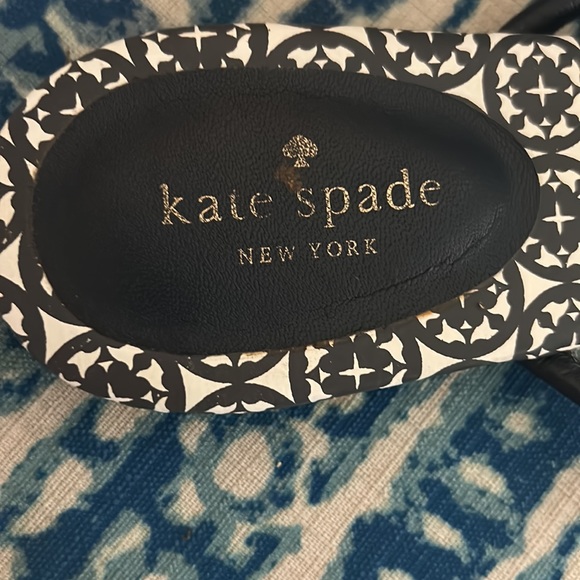 COPY - Women’s 10.5 Kate Spade, navy/white, sandals w charm - Picture 5 of 8